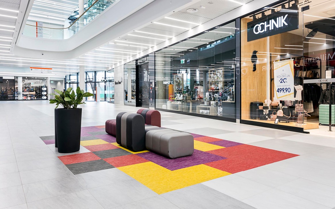 Interior features and rest areas in Galeria Młociny Interior features and rest areas in Galeria Młociny