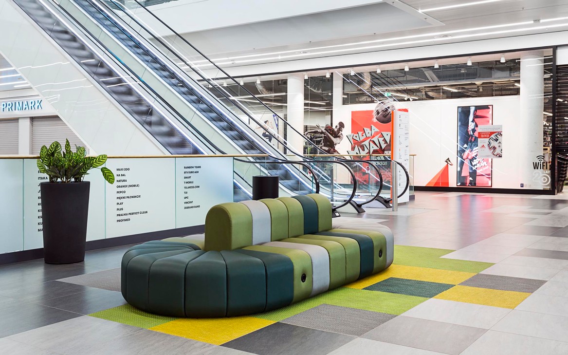 Interior features and rest areas in Galeria Młociny Interior features and rest areas in Galeria Młociny