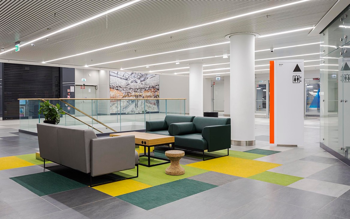 Interior features and rest areas in Galeria Młociny Interior features and rest areas in Galeria Młociny